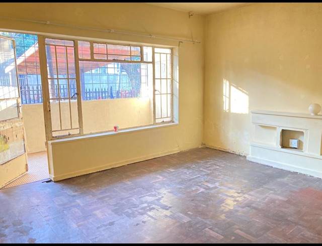 8 BEDROOM APARTMENT FOR SALE IN BERTRAMS